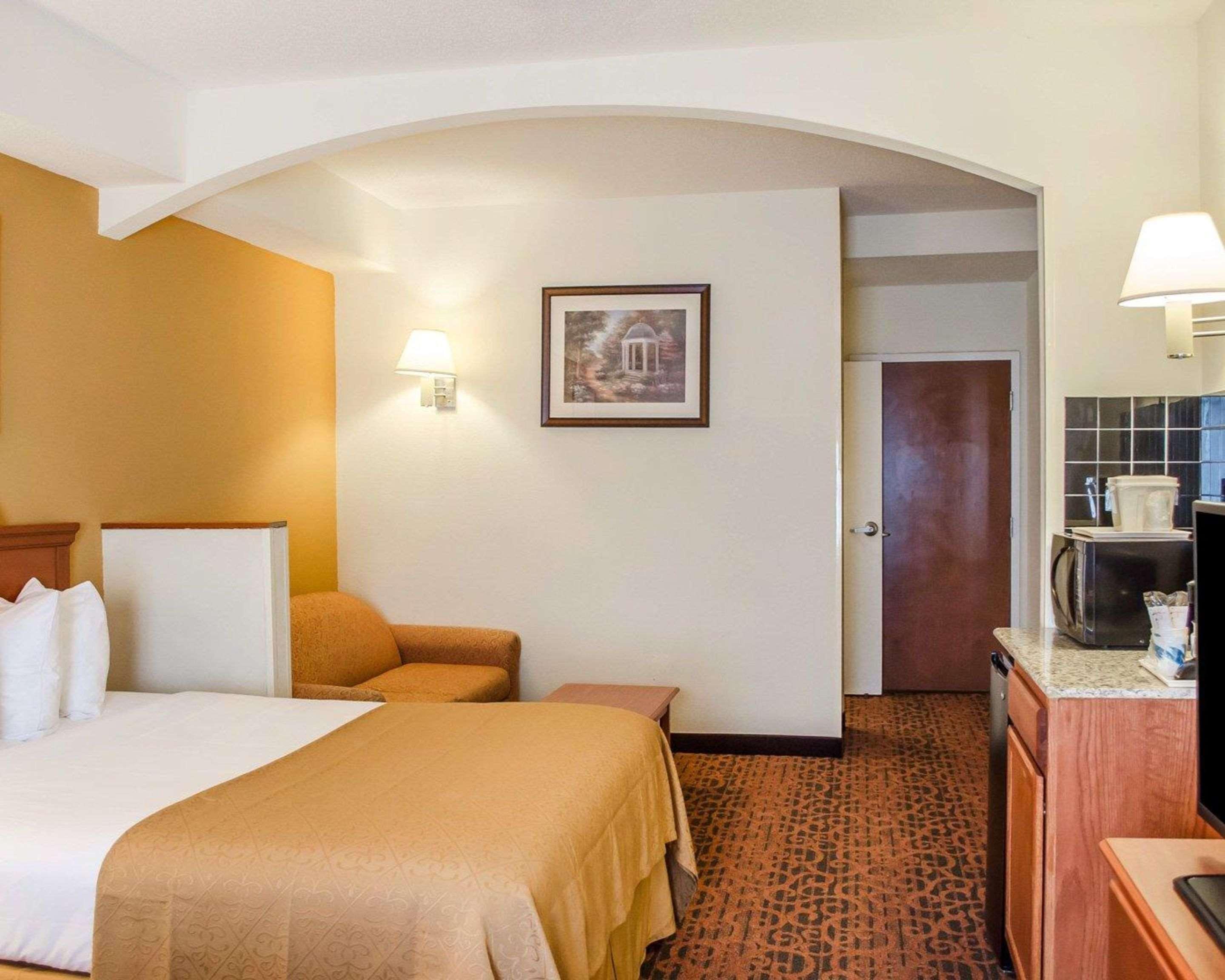 Quality Inn & Suites Hershey Exterior photo